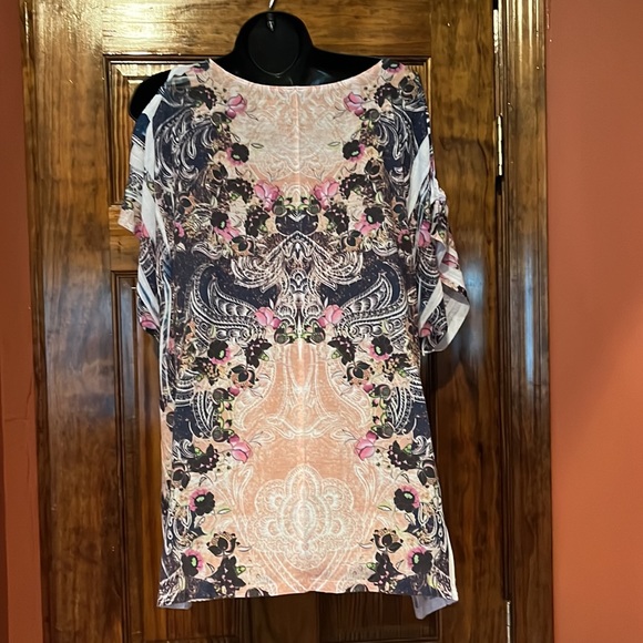 Cold Shoulder Short Sleeve Tunic - Picture 7 of 8